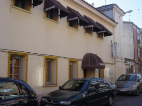 Отель Hostal Emilio Barajas  Мадрид